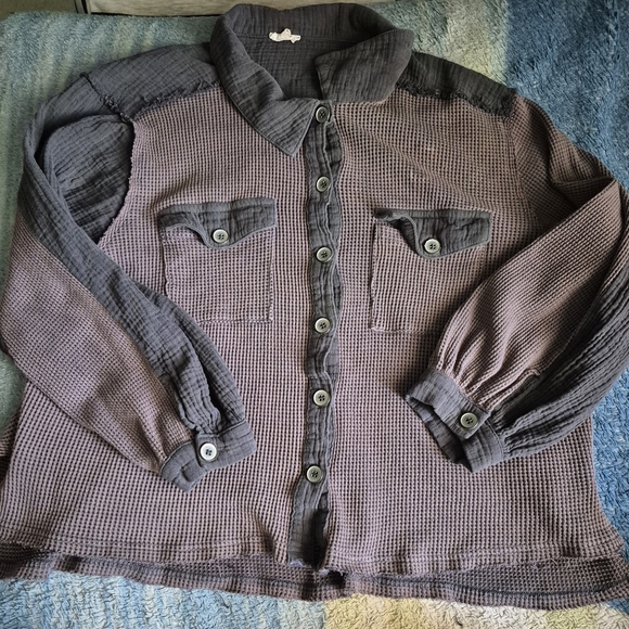 POL Clothing Waffle Knit Raw Hem Contrast Button Up Womens - Picture 1 of 1